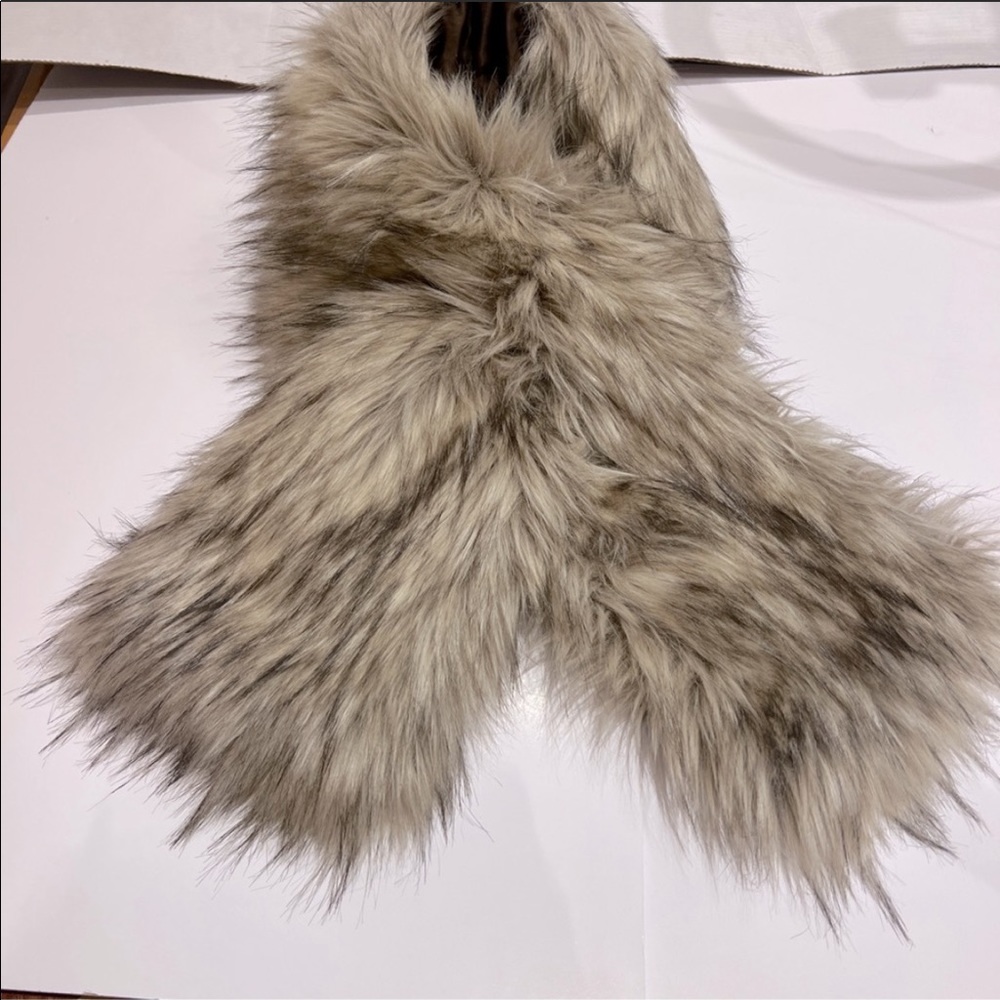 Aritzia-Alxiliary faux fur scarf
